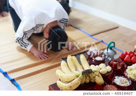 On the turn of the holiday season 48919407