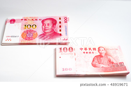 Cash of money 100 in China and Taiwan 48919671