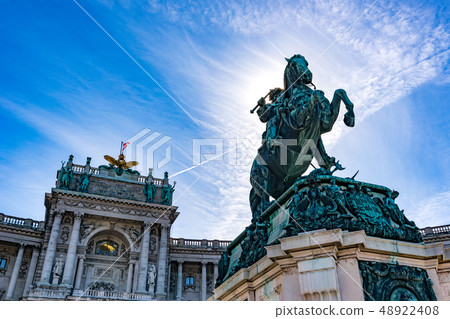 Hofburg Palace with Heldenplatz in Vienna 48922408