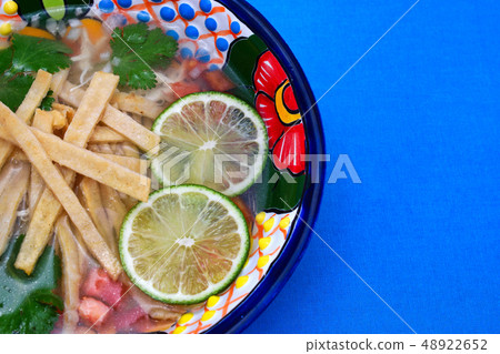 Sopa de lima sopa de lima (Mexican food) 48922652