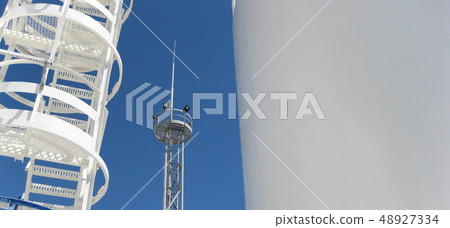 The tank with water and a ladder. 48927334