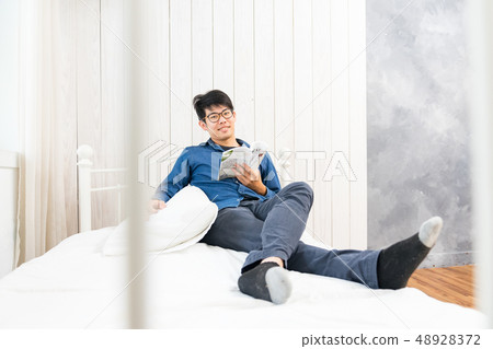 One male and one male on the floor. Yayoi Yayoi. 48928372