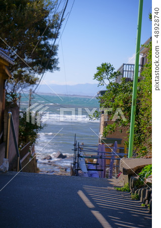 Back road where the sea can be seen Back road where the sea can be seen 48928740