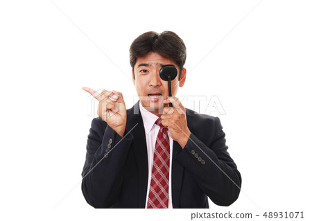 Men undergoing sight test 48931071