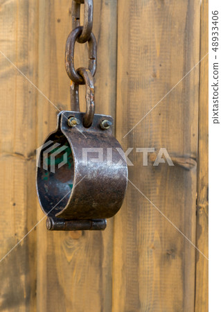 chain shackles old forged weather-beaten 48933406