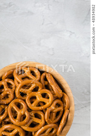 Traditional salty mini pretzels in wooden bowl 48934982
