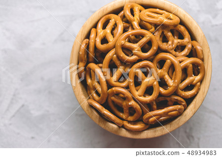 Traditional salty mini pretzels in wooden bowl 48934983
