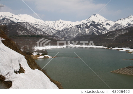 Kagamine plateau Early spring of remaining snow Hatsuyama, Yakiyama 48936463