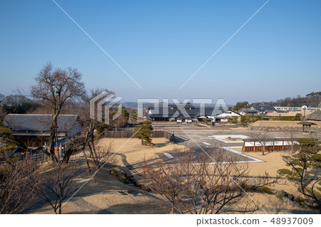 從群馬縣Uu-no-Chaya日本花園Guruma鎮的樂山花園景觀 從群馬縣Uu-no-Chaya日本花園Guruma鎮的樂山花園景觀 48937009