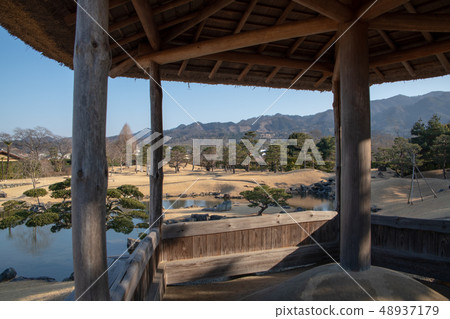 從Kakukake Chaya日本花園群馬縣Tamaramachi的樂山花園景觀 從Kakukake Chaya日本花園群馬縣Tamaramachi的樂山花園景觀 48937179