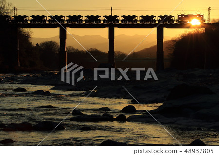 Ore freight train going to the prosperous iron bridge Chichibu Railway Deki 100 type 102 unit electric locomotive 48937805
