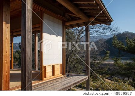 從群馬縣Uu-no-Chaya日本花園Guruma鎮的樂山花園景觀 從群馬縣Uu-no-Chaya日本花園Guruma鎮的樂山花園景觀 48939897