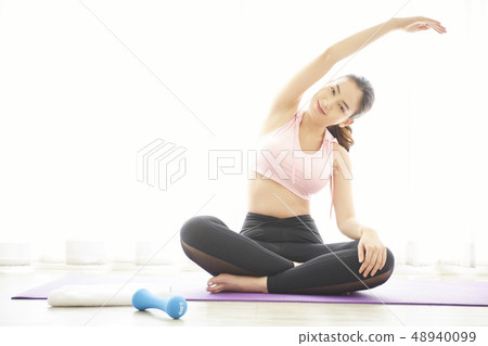 Women sportswear 48940099