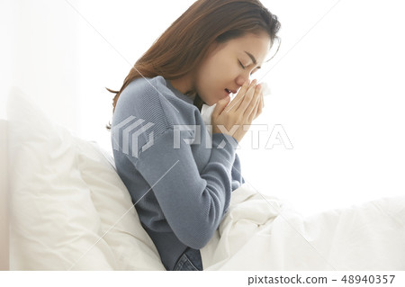 女人身體狀況不佳 48940357