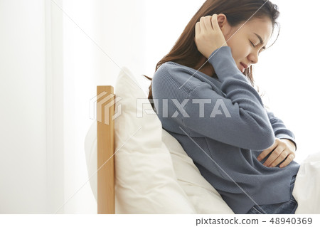 女人身體狀況不佳 48940369