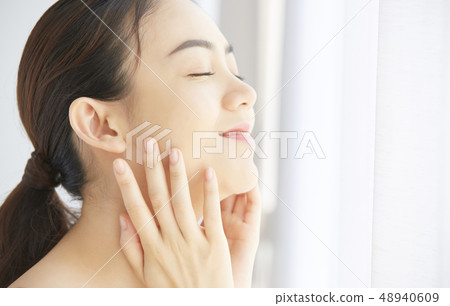 Women beauty 48940609
