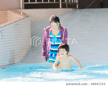 Resort pool 48941153