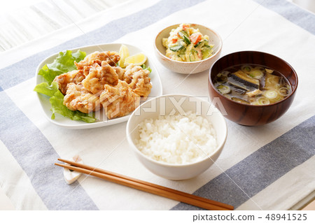 Fried chicken fried chicken 48941525