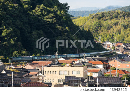 Run through the morning fishing village 48942825