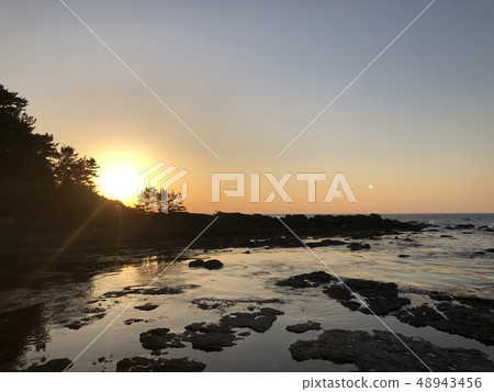 Setting sun 48943456
