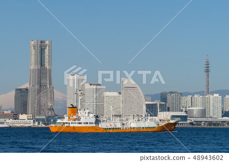 LPG cargo ship and Yokohama Minatomirai LPG cargo ship and Yokohama Minatomirai 48943602