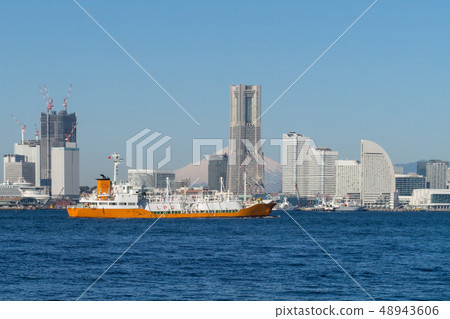 LPG貨船和橫濱Minatomirai 48943606