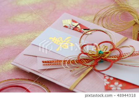  A congratulatory bag, a Japanese culture that wraps and passes money at the time of celebration 48944318