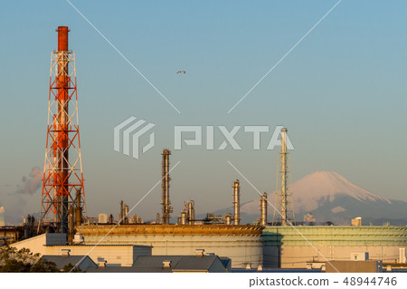 石化綜合體和富士山 石化綜合體和富士山 48944746