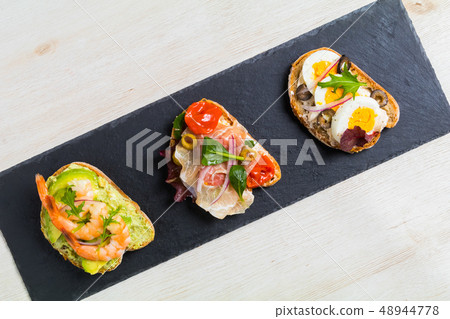 開放式三明治意大利菜(Bruschetta) 開放式三明治意大利菜(Bruschetta) 48944778