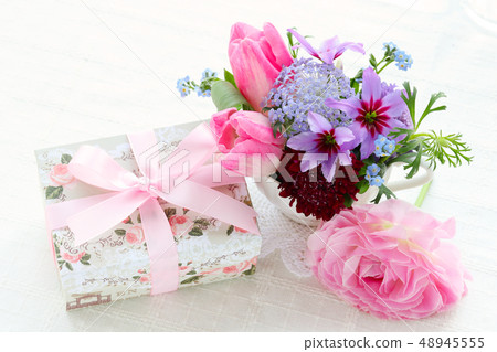 Flower arrangement and gift Flower arrangement and gift 48945555