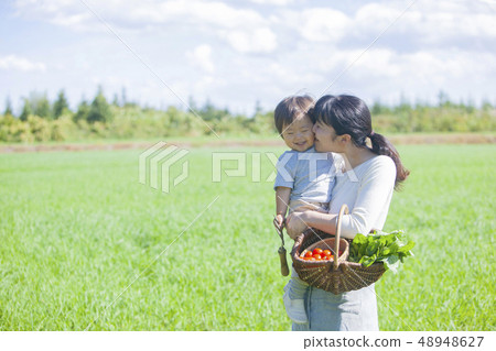Family parent and child 48948627