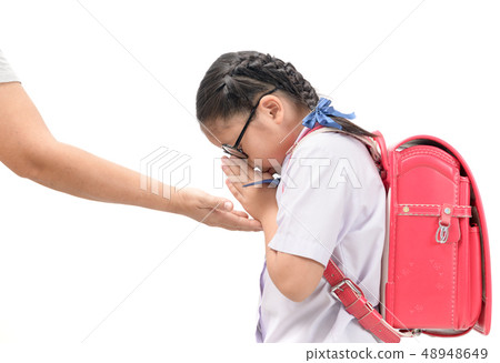 Student pay respect or sawasdee to her mother 48948649