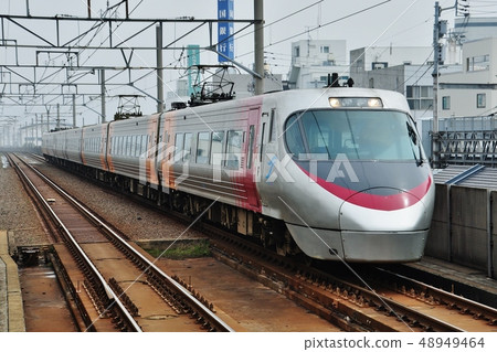Special hurry to enter Marugame Station (8000 series) Special hurry to enter Marugame Station (8000 series) 48949464
