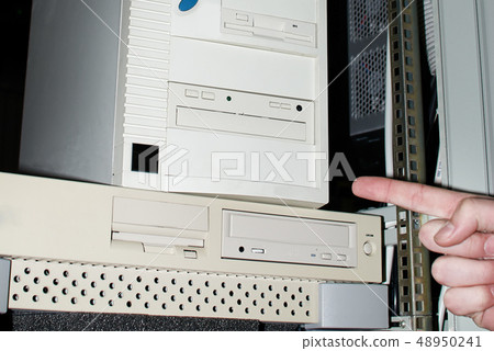 finger pointing to server 48950241