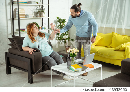 Confident psychologist giving glass of water to his patient 48952060