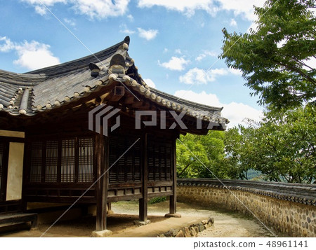 Traditional Korean house, Hanok 48961141