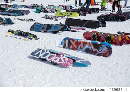 Before the rest house of the slopes Before the rest house of the slopes 48962244
