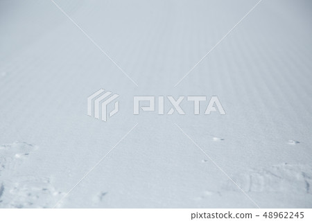 雪堆積在pisteburn上 雪堆積在pisteburn上 48962245