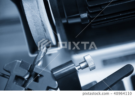 The drill tool regrinding. The drill tool regrinding. 48964110