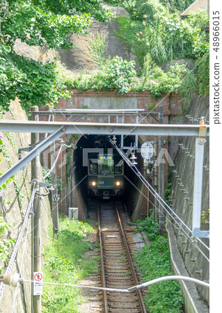 Enoden離開了從Sakurabashi看到的極樂寺隧道 48966015