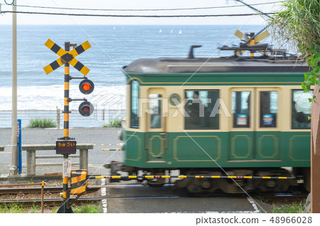 Umi和Enoden Koshigoe站和鎌倉高中Mae站之間的鐵路道口 Umi和Enoden Koshigoe站和鎌倉高中Mae站之間的鐵路道口 48966028