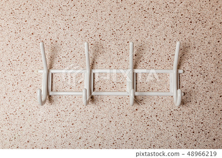 White Clothes hanger 48966219