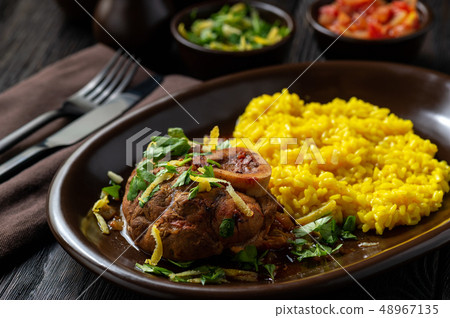 Braised veal shank, ossobuco, served with risotto  48967135
