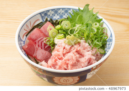 Tuna sashimi and Negitoro bowl 48967973