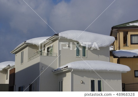 Roof snowfall Snow roof and snowfall 48968328