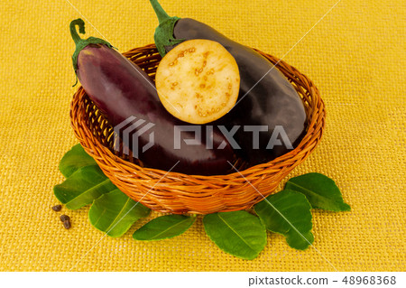 fresh vegetables eggplant purple fruit  48968368