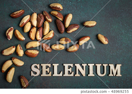 Brazil nuts selenium 48969255