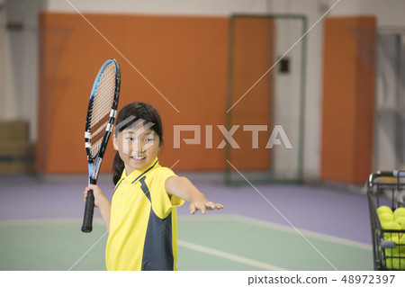 兒童網球學校練習場景 兒童網球學校練習場景 48972397