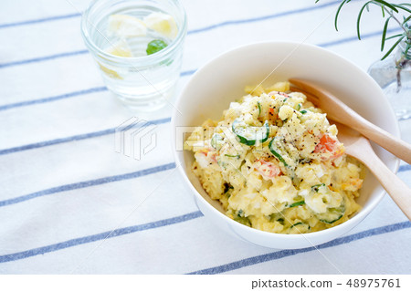 Holiday brunch (potato salad) 48975761