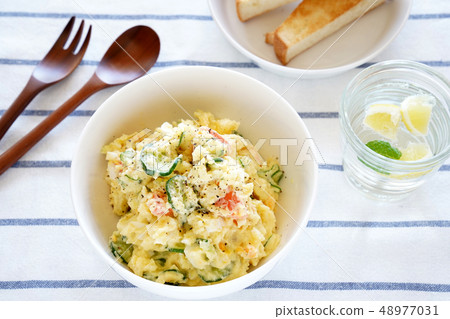 Holiday brunch (potato salad) 48977031